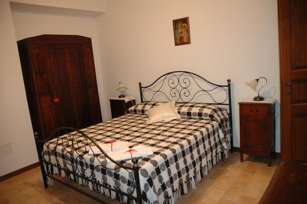La Mola Maringalli Hostal Cascia Habitación foto